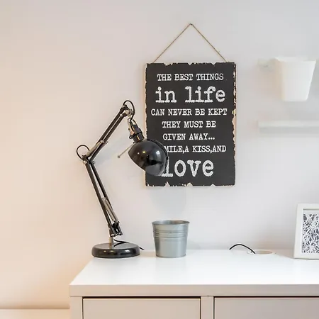 Funky Flat In Calea Victoriei Διαμέρισμα *
